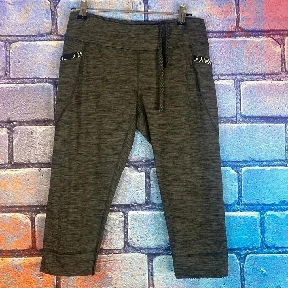 Patagonia Women’s Athletic Stretchy Workout Cropped Leggings Gray Size Small